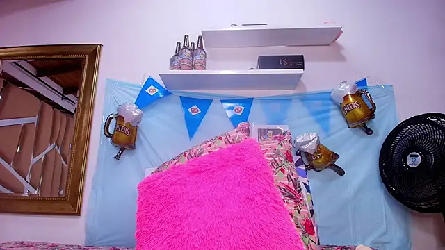 Snapshot of sweegirl69 chatting on 4, 10, 2025 sweegirl69 online show from 4, 10, 2025