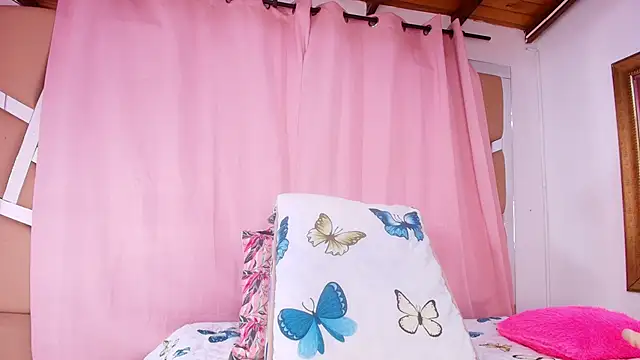 Snapshot of sweegirl69 chatting on 10, 10, 2025 sweegirl69 online show from 10, 10, 2025