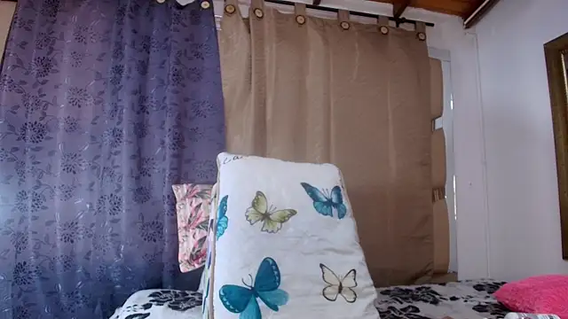 Snapshot of sweegirl69 chatting on 12, 10, 2025 sweegirl69 online show from 12, 10, 2025