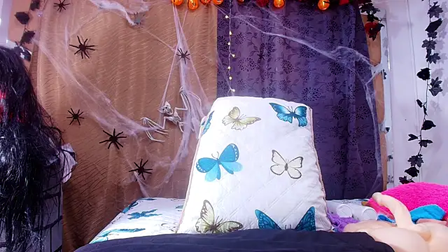 Snapshot of sweegirl69 chatting on 15, 10, 2025 sweegirl69 online show from 15, 10, 2025