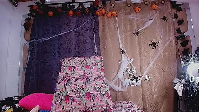 Snapshot of sweegirl69 chatting on 25, 10, 2025 sweegirl69 online show from 25, 10, 2025