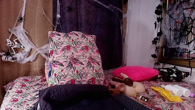 Snapshot of sweegirl69 chatting on 26, 10, 2025 sweegirl69 online show from 26, 10, 2025