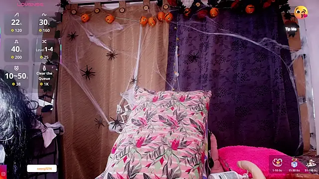 Snapshot of sweegirl69 chatting on 28, 10, 2025 sweegirl69 online show from 28, 10, 2025