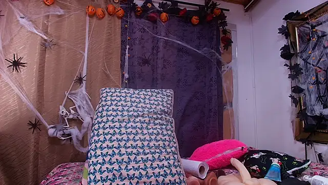 Snapshot of sweegirl69 chatting on 30, 10, 2025 sweegirl69 online show from 30, 10, 2025