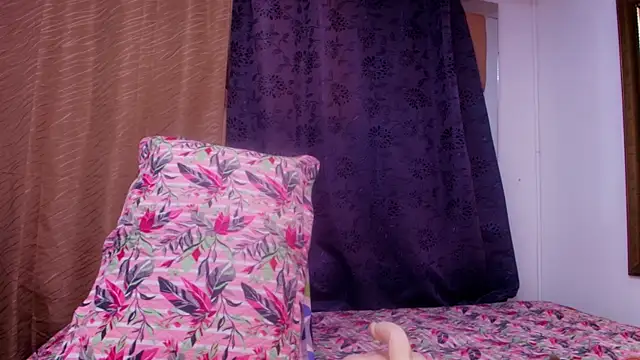 Snapshot of sweegirl69 chatting on 1, 11, 2025 sweegirl69 online show from 1, 11, 2025