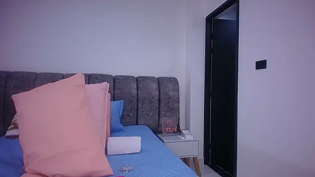 Snapshot of sweegirl69 chatting on 6, 11, 2025 sweegirl69 online show from 6, 11, 2025