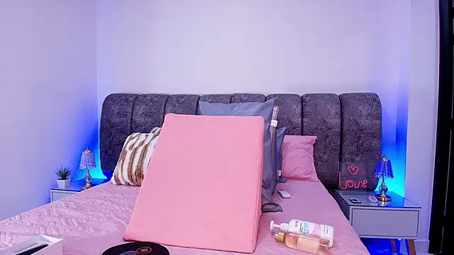 Snapshot of sweegirl69 chatting on 14, 11, 2025 sweegirl69 online show from 14, 11, 2025