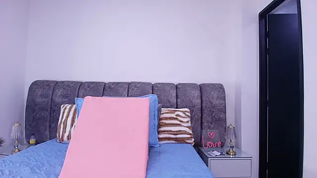 Snapshot of sweegirl69 chatting on 19, 11, 2025 sweegirl69 online show from 19, 11, 2025