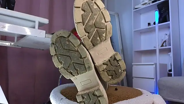 CruelSiren online show from 22, 12, 2025