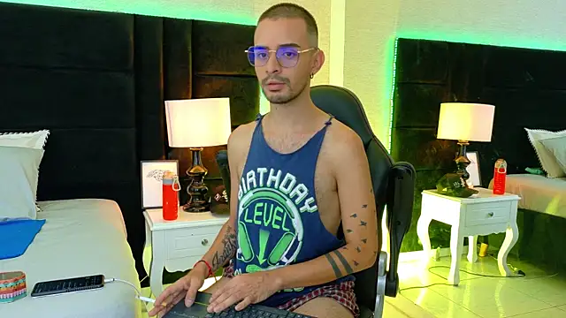 Snapshot of HairyDiamond_ chatting on 22, 9, 2025 HairyDiamond online show from 22, 9, 2025