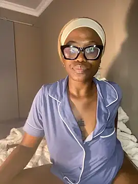 Moonzy77 online show from 7, 11, 2025