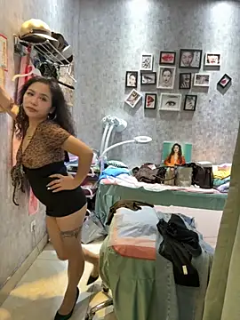 Snapshot of Susu-Asia chatting on 10, 10, 2025 Susu-Asia online show from 10, 10, 2025