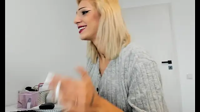 crystalxx18 online show from 6, 10, 2025