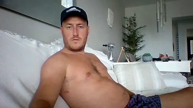 Snapshot of Londonlad818 chatting on 28, 10, 2025 Londonlad818 online show from 28, 10, 2025