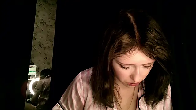 Snapshot of rosy_petal chatting on 19, 11, 2025 rosy petal online show from 19, 11, 2025
