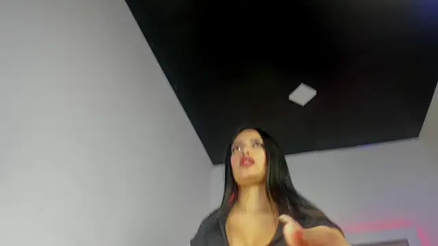 Snapshot of Miss__pretty chatting on 16, 12, 2025 Miss pretty online show from 16, 12, 2025