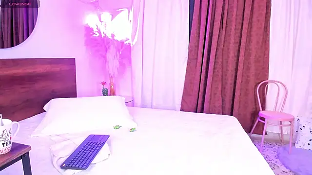 Snapshot of ViolettGomez_93 chatting on 21, 5, 2026 ViolettGomez 93 online show from 21, 5, 2026