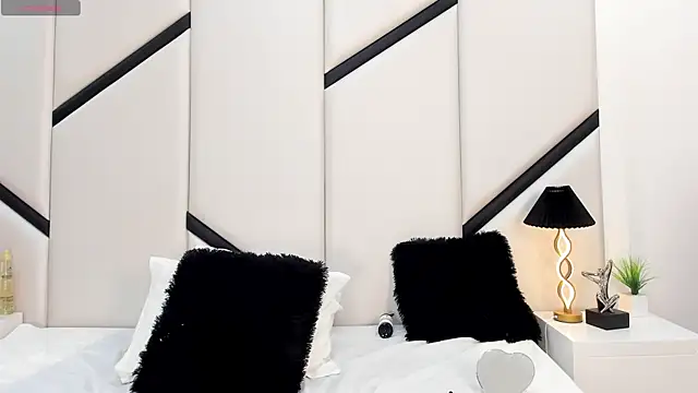 Snapshot of XimenaCosta chatting on 4, 5, 2026 XimenaCosta online show from 4, 5, 2026