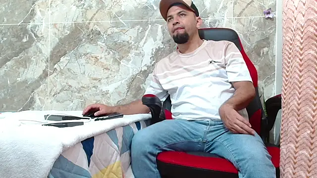 Snapshot of smitdleds1130 chatting on 12, 9, 2025 smitdleds1130 online show from 12, 9, 2025