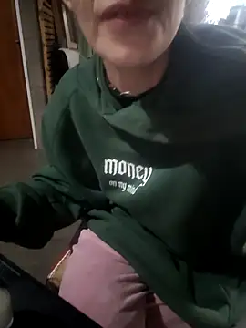 Snapshot of Almendrasexy chatting on 27, 10, 2025 Almendrasexy online show from 27, 10, 2025