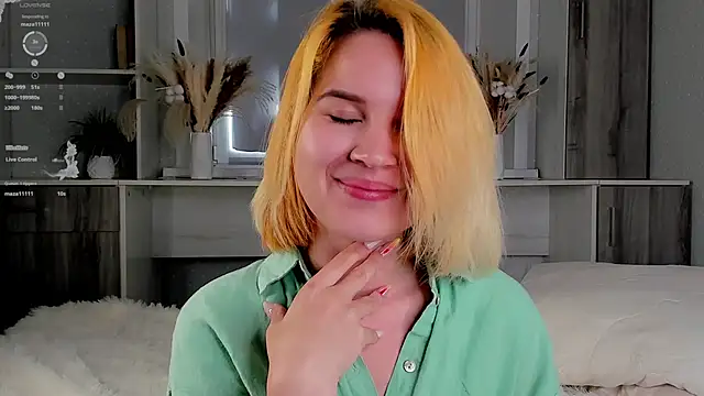 Snapshot of AgnesSonnek chatting on 12, 9, 2025 AgnesSonnek online show from 12, 9, 2025