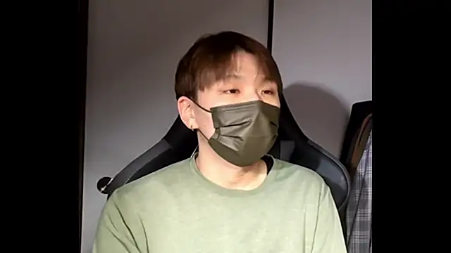 Snapshot of yuton_2525 chatting on 9, 3, 2026 yuton 2525 online show from 9, 3, 2026