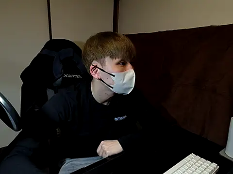 Snapshot of yuton_2525 chatting on 12, 4, 2026 yuton 2525 online show from 12, 4, 2026