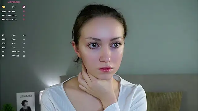 ZeniaBolich online show from 3, 12, 2025