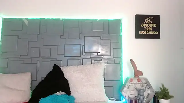 Trinity Knox online show from 6, 10, 2025