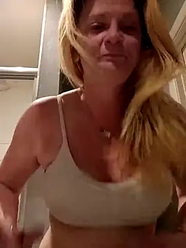 Snapshot of Goldenndoll chatting on 8, 2, 2026 Goldenndoll online show from 8, 2, 2026