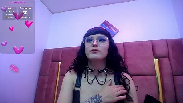 Snapshot of XBODTRIIPX chatting on 24, 9, 2025 XBODTRIIPX online show from 24, 9, 2025