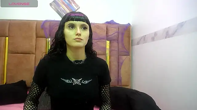 Snapshot of XBODTRIIPX chatting on 28, 10, 2025 XBODTRIIPX online show from 28, 10, 2025