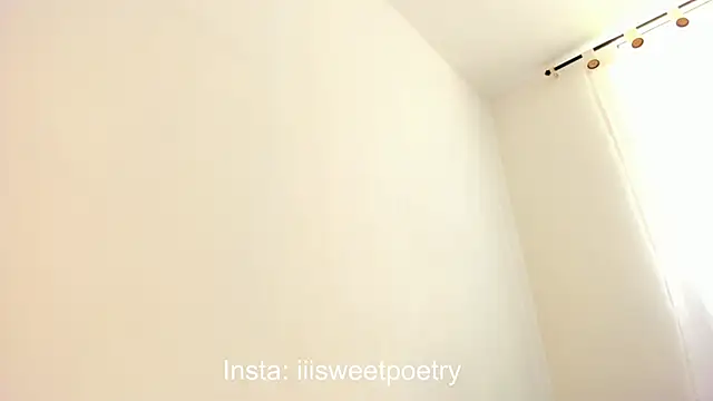 Snapshot of Sweet_poetryy chatting on 28, 10, 2025 Sweet poetryy online show from 28, 10, 2025