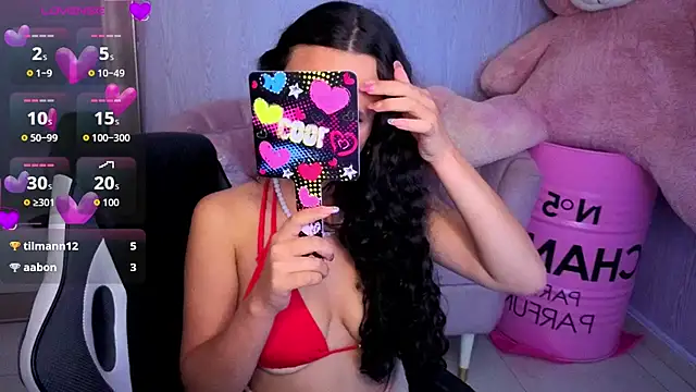 Snapshot of bella_vibess_s chatting on 29, 4, 2026 bella vibess s online show from 29, 4, 2026
