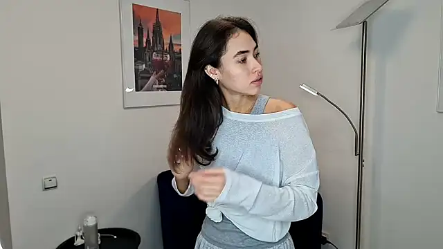 Snapshot of roxolanaest chatting on 14, 9, 2025 roxolanaest online show from 14, 9, 2025