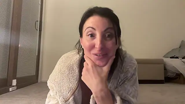 Snapshot of NurseStephania chatting on 26, 10, 2025 NurseStephania online show from 26, 10, 2025