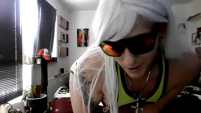 hellgirl1980 online show from 22, 9, 2025