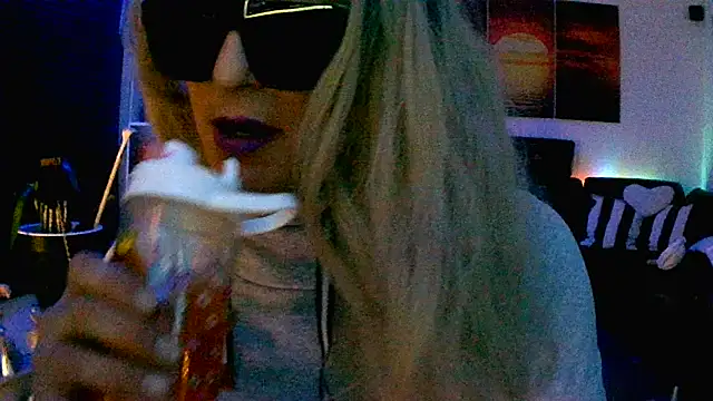 hellgirl1980 online show from 4, 11, 2025