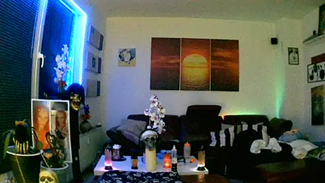 hellgirl1980 online show from 5, 11, 2025