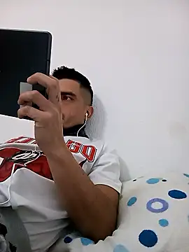 Snapshot of Andr3s69xxx chatting on 13, 1, 2026 Andr3s69xxx online show from 13, 1, 2026