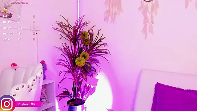 Emylopezz online show from 22, 11, 2025