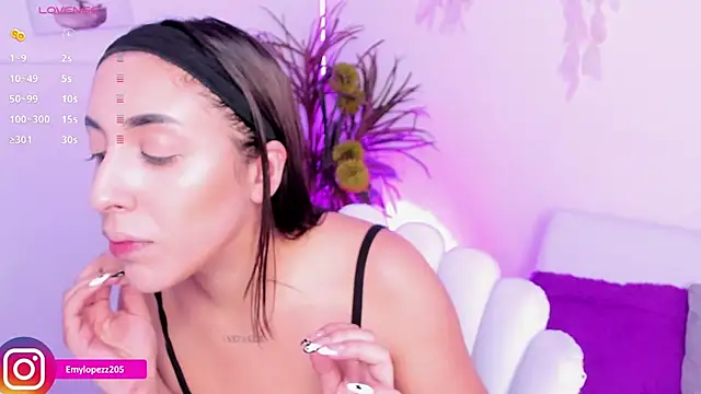 Emylopezz online show from 26, 11, 2025