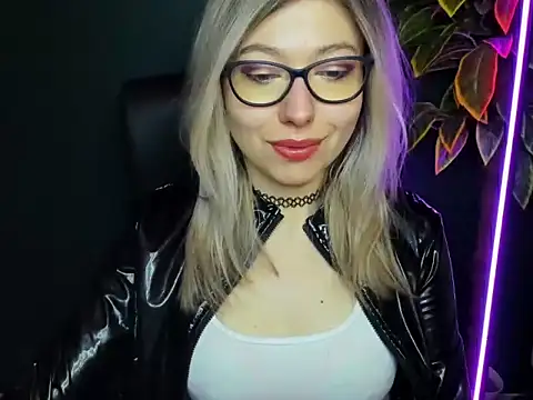 Snapshot of loveHeidi chatting on 3, 2, 2026 loveHeidi online show from 3, 2, 2026