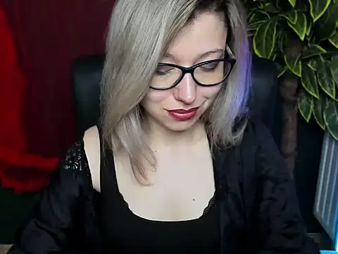 Snapshot of loveHeidi chatting on 30, 4, 2026 loveHeidi online show from 30, 4, 2026