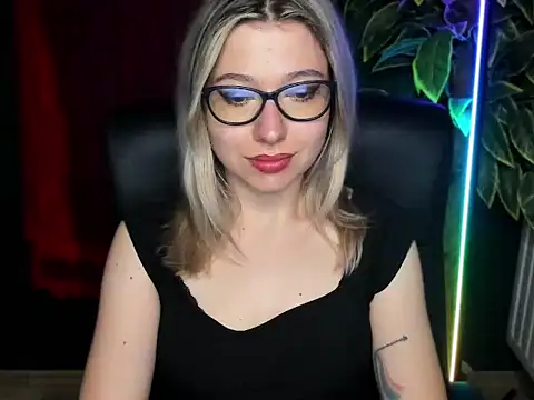 Snapshot of loveHeidi chatting on 9, 6, 2026 loveHeidi online show from 9, 6, 2026