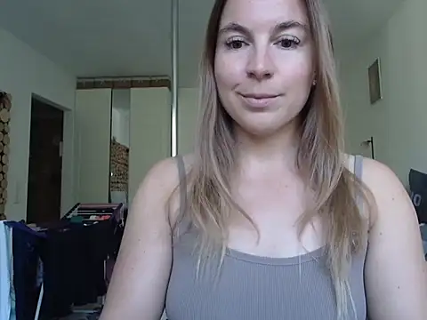 Snapshot of story_of_sarah chatting on 15, 9, 2025 story of sarah online show from 15, 9, 2025