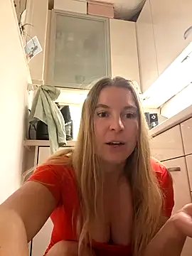 Snapshot of story_of_sarah chatting on 9, 10, 2025 story of sarah online show from 9, 10, 2025