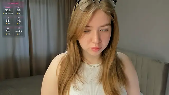 Snapshot of AlinaSollman chatting on 24, 9, 2025 AlinaSollman online show from 24, 9, 2025