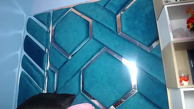 Lea Sweetly online show from 20, 9, 2025