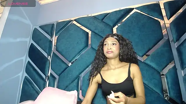 Lea Sweetly online show from 8, 11, 2025